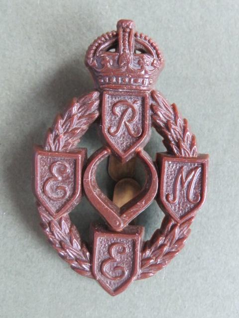 British Army WW2 Plastic Royal Electrical & Mechanical Corps Cap Badge
