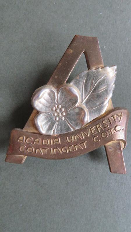 Canada Army Acadia University Contingent Canadian Officers Training Corps Cap Badge