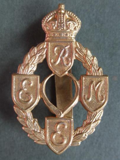 British Army 1942 Royal Electrical & Mechanical Engineers Cap Badge